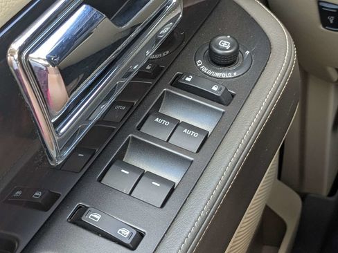 Used 2017 Lincoln Navigator Reserve RWD image 23
