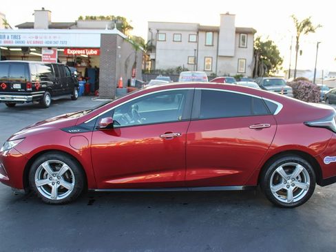 Used 2019 Chevrolet Volt LT image 2