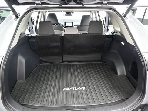 Used 2025 Toyota RAV4 XLE w/ Convenience Package FWD image 13