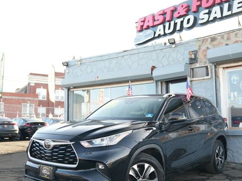 Used 2020 Toyota Highlander XLE image 3