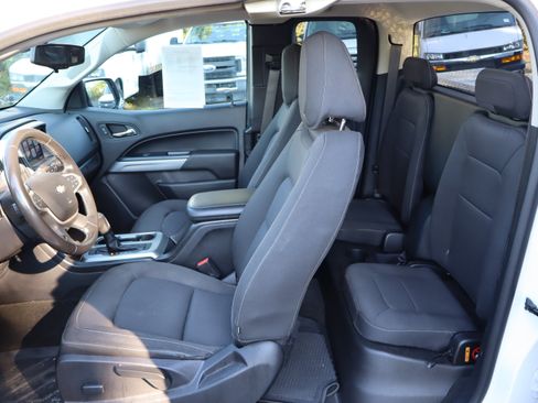 Used 2018 Chevrolet Colorado LT AWD/4WD image 16