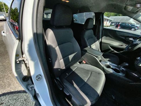 Used 2018 Chevrolet Malibu LT FWD image 24