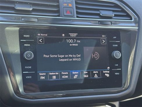 Used 2022 Volkswagen Tiguan SE image 35