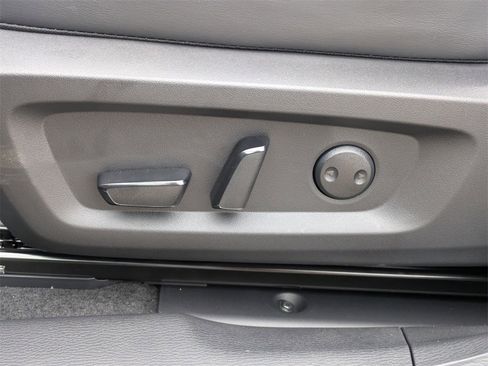 New 2025 Mitsubishi Outlander SE image 21