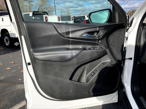 Used 2022 Chevrolet Equinox Premier image 9