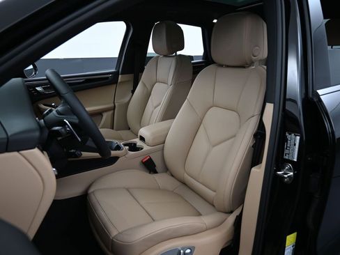 Used 2025 Porsche Macan AWD/4WD image 5