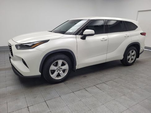 Used 2021 Toyota Highlander LE AWD/4WD image 2