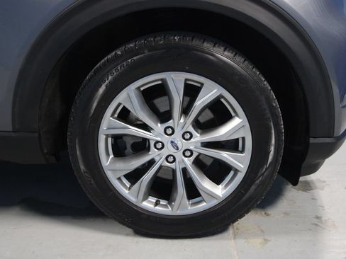 Used 2022 Ford Explorer XLT w/ Equipment Group 202A RWD image 35