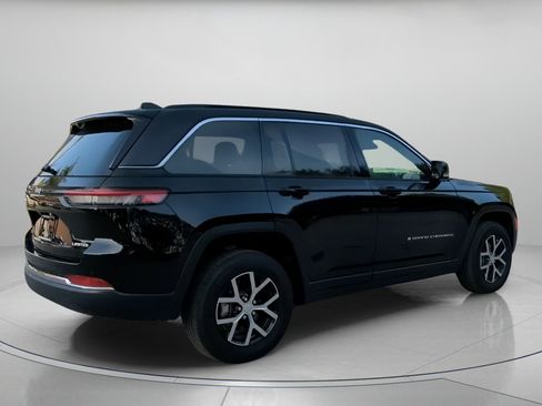 Used 2025 Jeep Grand Cherokee Limited AWD/4WD image 29