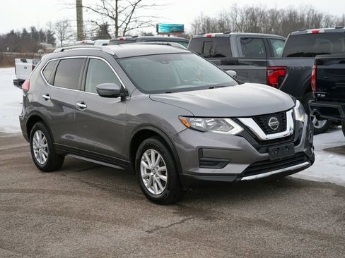 Used 2019 Nissan Rogue SV image 2
