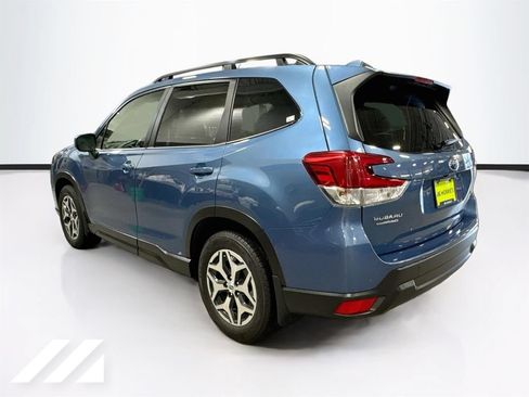 Used 2022 Subaru Forester Premium AWD/4WD image 7