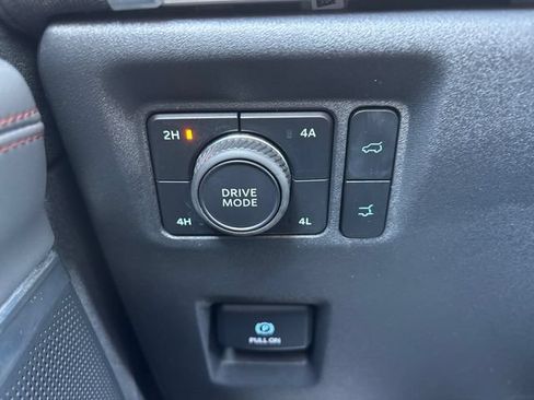 Used 2025 Ford Expedition Active AWD/4WD image 17
