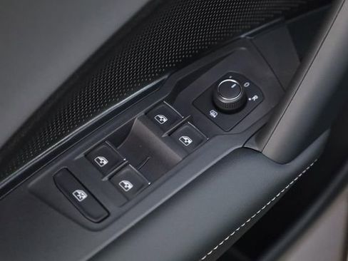 New 2026 Volkswagen Tiguan SE R-Line image 11