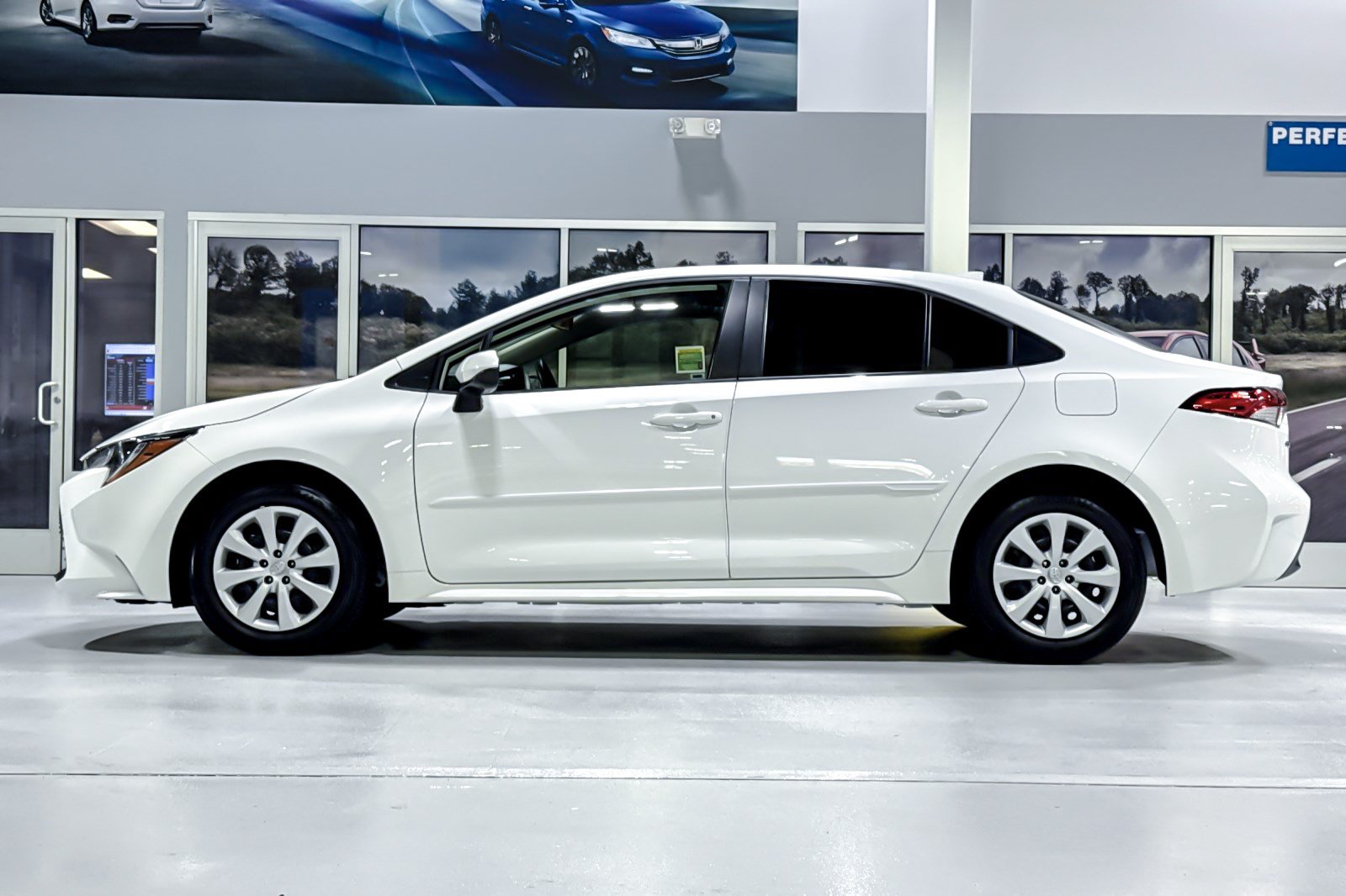 Used 2026 Toyota Corolla LE FWD image 2