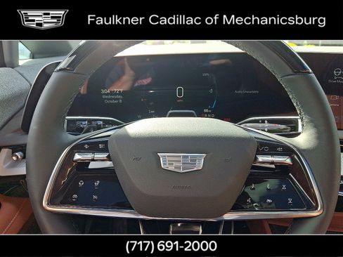 New 2025 Cadillac Optiq Luxury 2 image 14