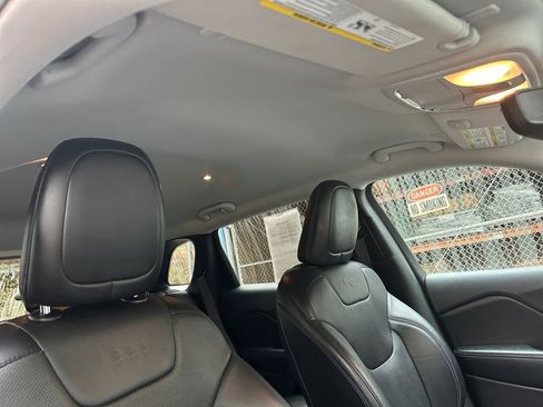 Used 2020 Jeep Cherokee Limited image 27