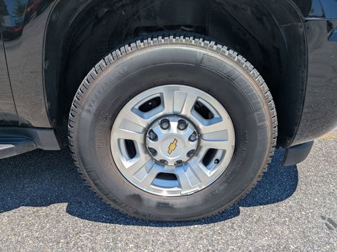 Used 2011 Chevrolet Suburban 2500 LT w/ Luxury Package AWD/4WD image 11