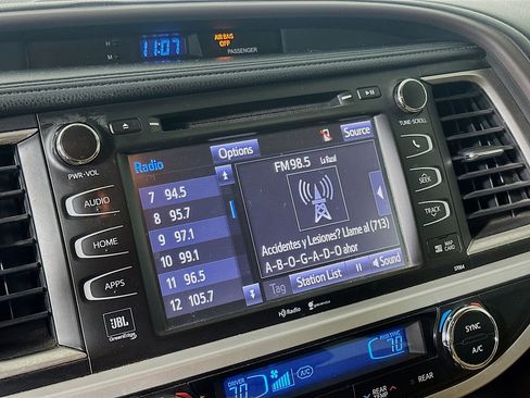 Used 2015 Toyota Highlander Limited image 21