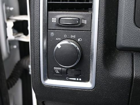 Used 2019 RAM 1500 Classic SLT image 30