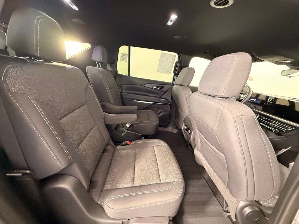 Used 2025 Chevrolet Traverse LT AWD/4WD image 23