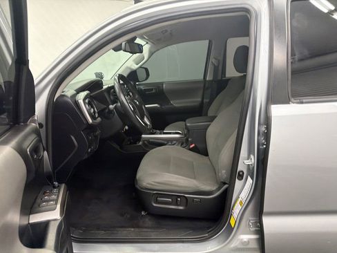 Used 2021 Toyota Tacoma SR5 RWD image 9