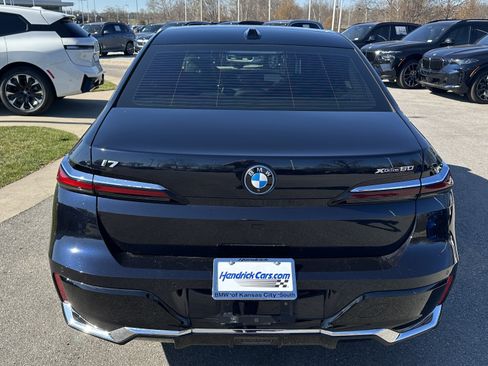 Used 2024 BMW i7 xDrive60 image 9