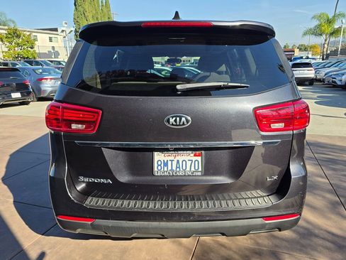 Used 2019 Kia Sedona LX image 12