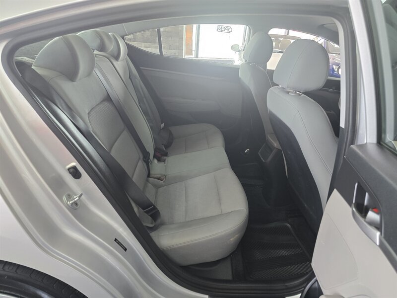 Used 2017 Hyundai Elantra SE FWD image 16