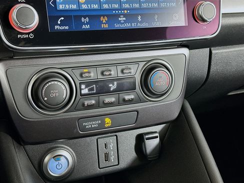 Used 2025 Nissan Leaf S image 22