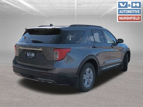 Used 2022 Ford Explorer XLT w/ Equipment Group 202A AWD/4WD image 30