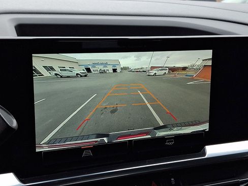 Used 2024 GMC Sierra 3500 SLE w/ SLE Value Package image 19