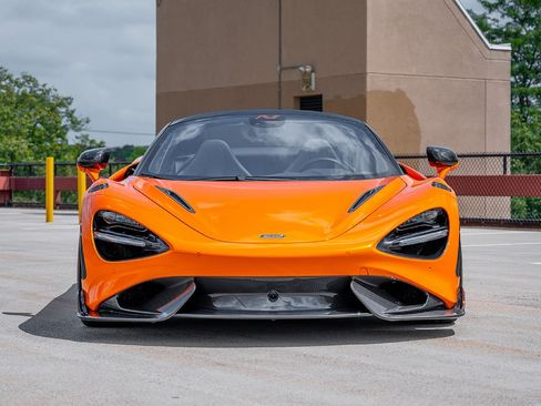 Used 2022 McLaren 765LT RWD image 3