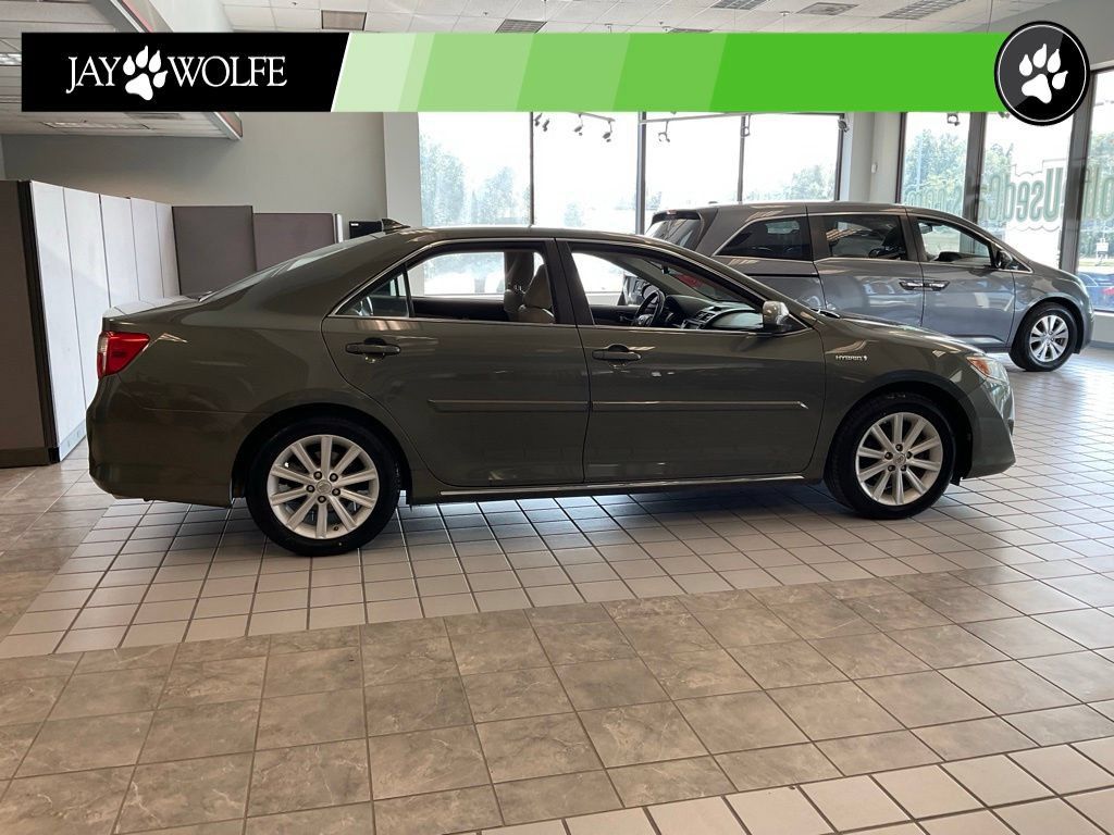 Used 2013 Toyota Camry XLE w/ Leather Pkg FWD image 5