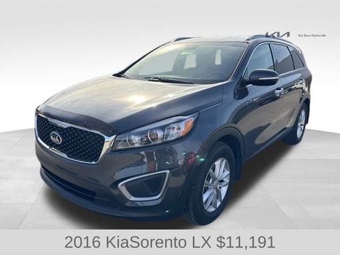 Used 2016 Kia Sorento LX w/ LX Convenience Package image 4