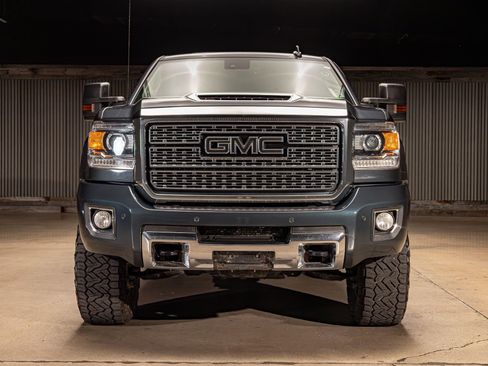 Used 2018 GMC Sierra 2500 Denali w/ Duramax Plus Package image 2