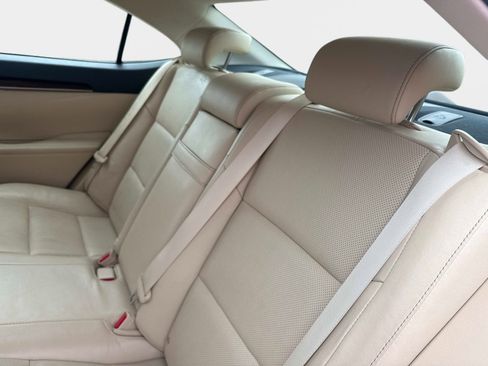 Used 2014 Lexus ES 350 w/ Luxury Package FWD image 15