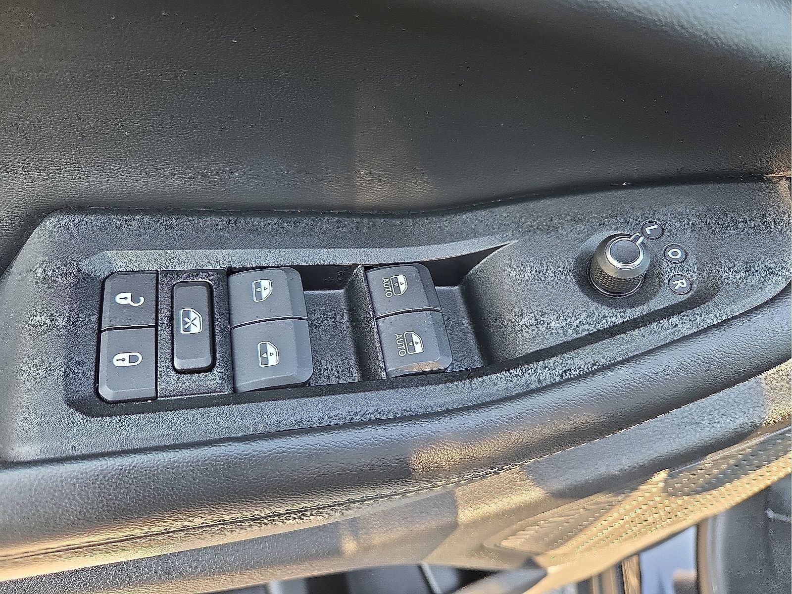 Used 2024 Jeep Grand Cherokee Laredo X RWD image 15
