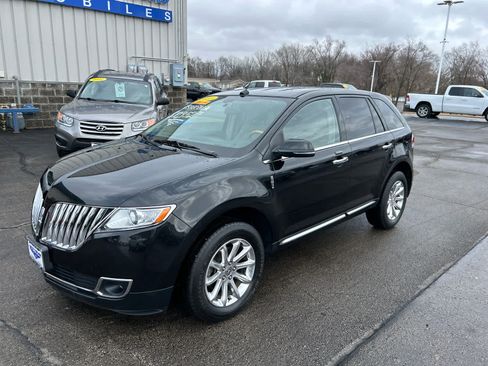 Used 2013 Lincoln MKX AWD image 3