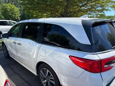 Used 2023 Honda Odyssey Touring image 10
