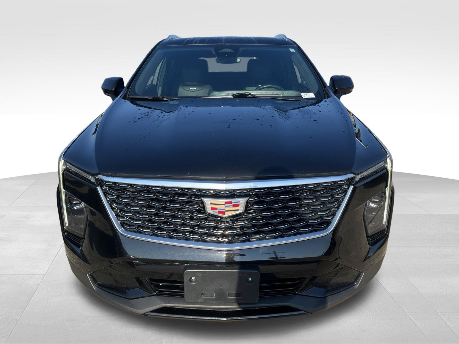 Used 2024 Cadillac XT4 Premium Luxury FWD image 2