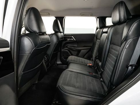 Used 2023 Mitsubishi Outlander SE image 23