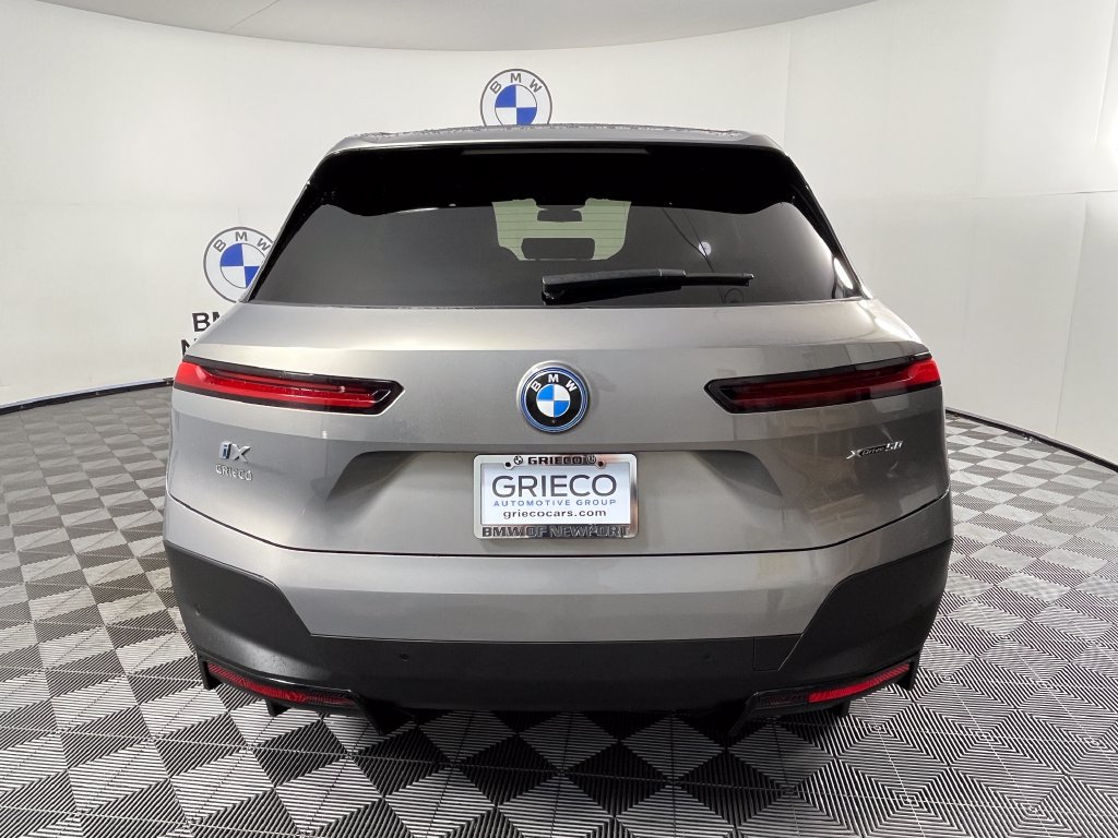 Used 2024 BMW iX xDrive50 AWD/4WD image 12