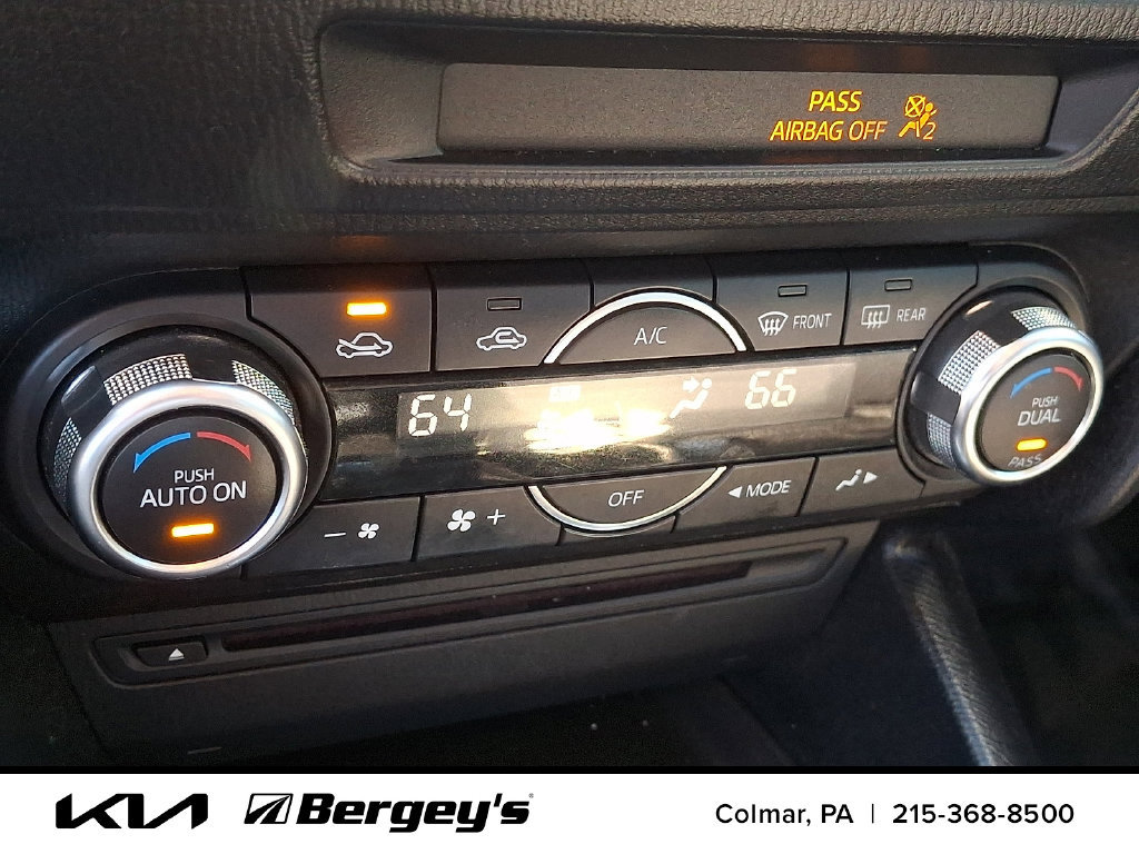 Used 2016 MAZDA MAZDA3 i Touring w/ Popular Equipment Package FWD image 18