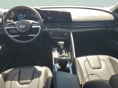 Used 2025 Hyundai Elantra Limited FWD image 11