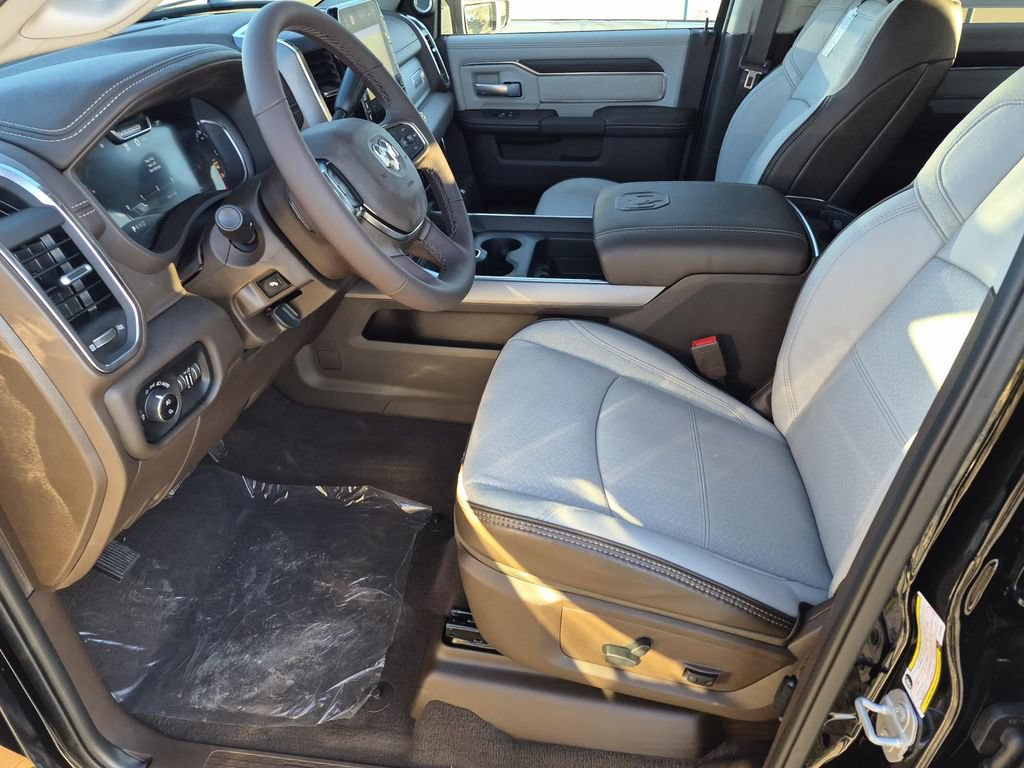 New 2026 RAM 2500 Laramie AWD/4WD image 13