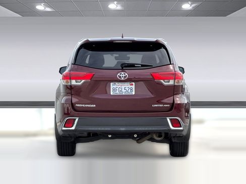 Used 2018 Toyota Highlander Limited w/ Carpet Mat Package (TMS) image 8