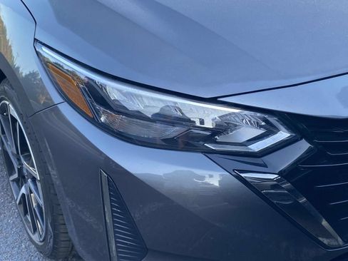 Used 2025 Nissan Sentra SR FWD image 2
