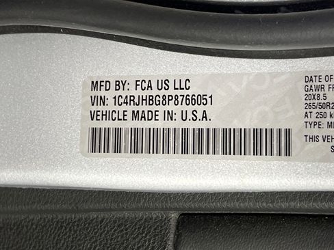 Used 2023 Jeep Grand Cherokee Limited w/ Black Appearance Package image 31