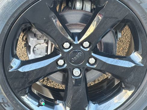 Used 2023 Jeep Grand Cherokee Altitude image 6