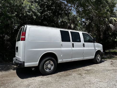 Used 2015 Chevrolet Express 2500 image 3